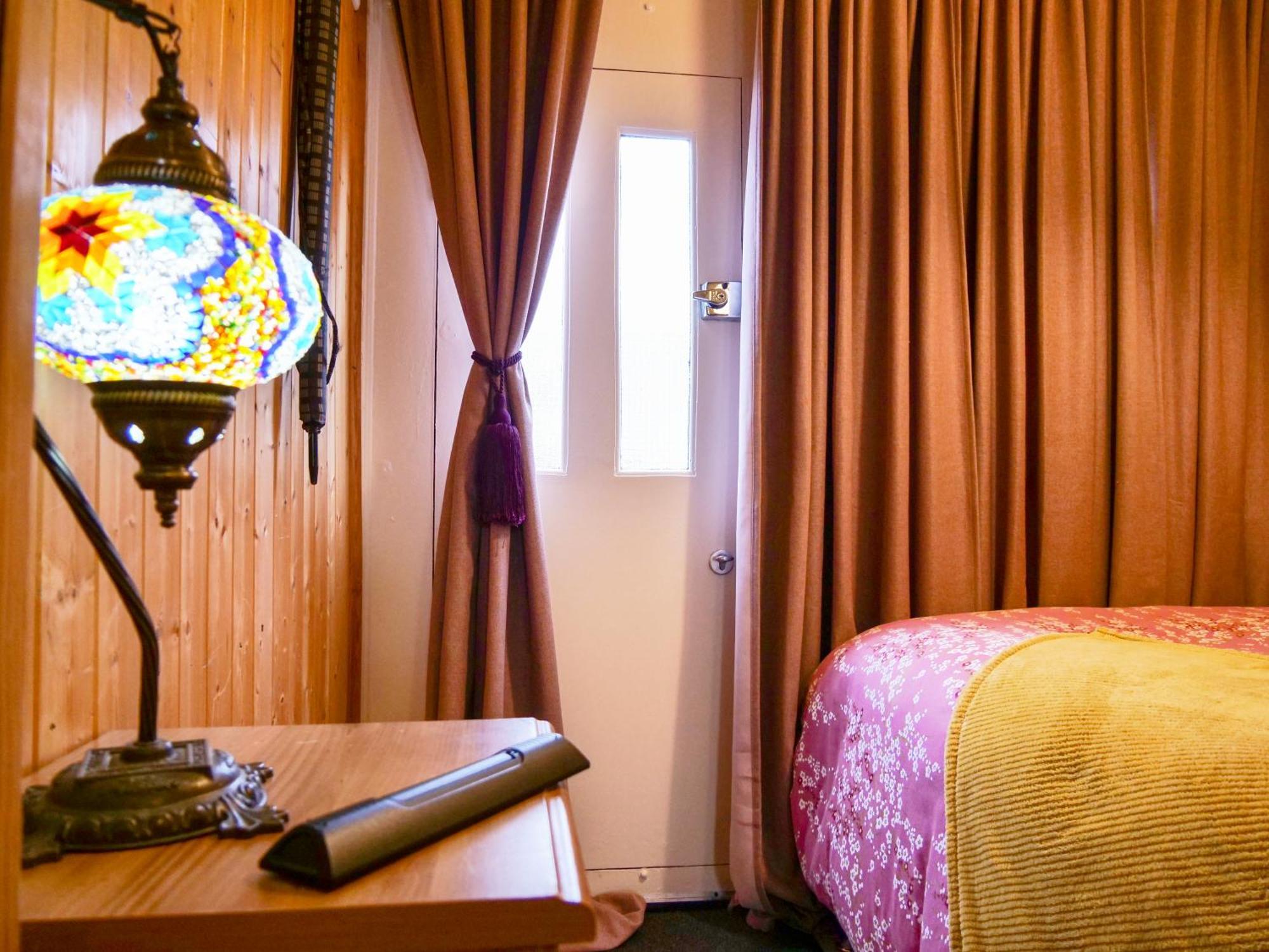 La Estrella Apartment Бекенхам Екстериор снимка